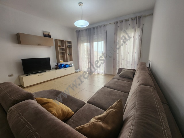 Apartament 2+1 me qera ne rrugen Don Bosko, shume prane kompleksit Vizion Plus ne Tirane.
Poziciono